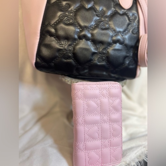 🩷🖤NWT-BETSEY JOHNSON & LUV BETSEY; PURSE AND WALLET! SUPER CUTE SET!!🩷🖤 - Picture 9 of 17